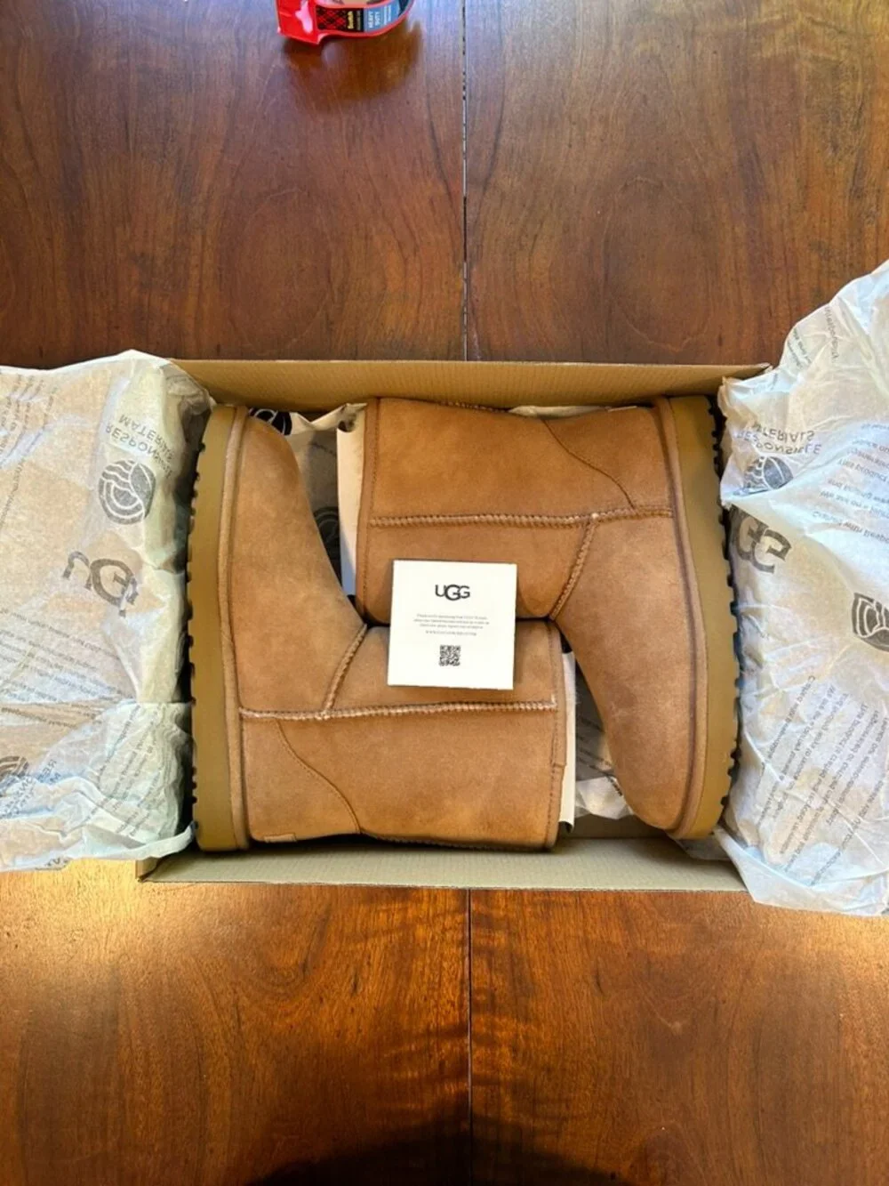 BRAND NEW - NEVER WORN Women's Classic Short 2 Uggs Size Women's 9